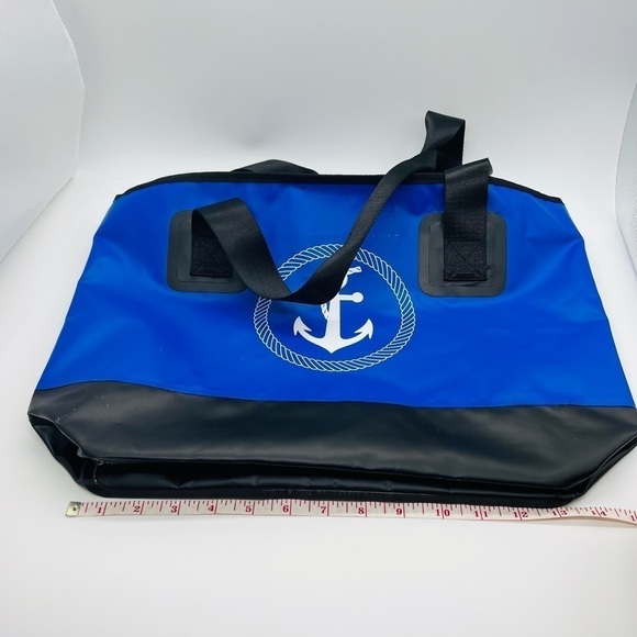 VITAMIN SEA BLUE AND BLACK WATERPROOF AND SAND PROOF ZIPPERED TOTE - Picture 9 of 16
